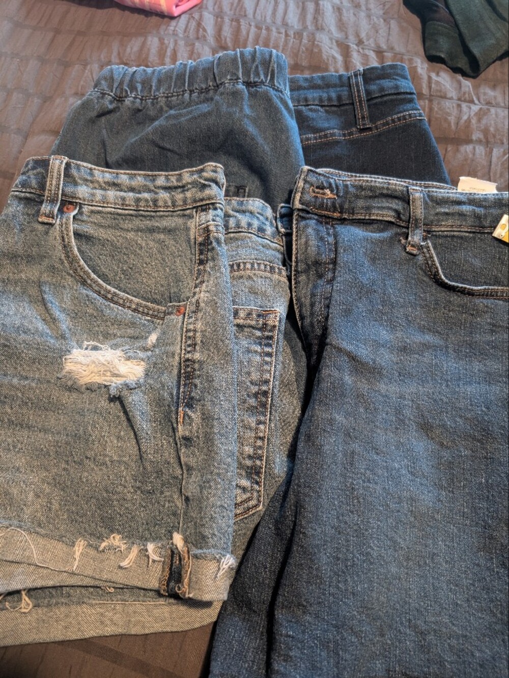 4 Pairs Assorted Women's Blue Denim Jeans For Less Than One $10